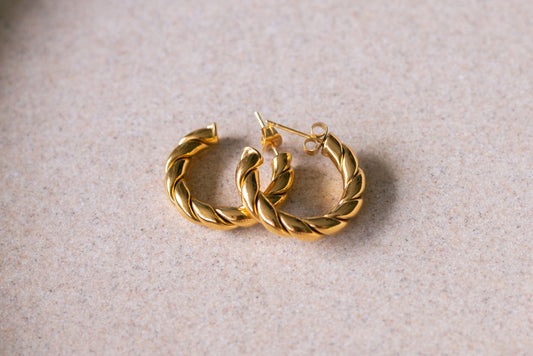 Lola gedraaide hoop oorbellen