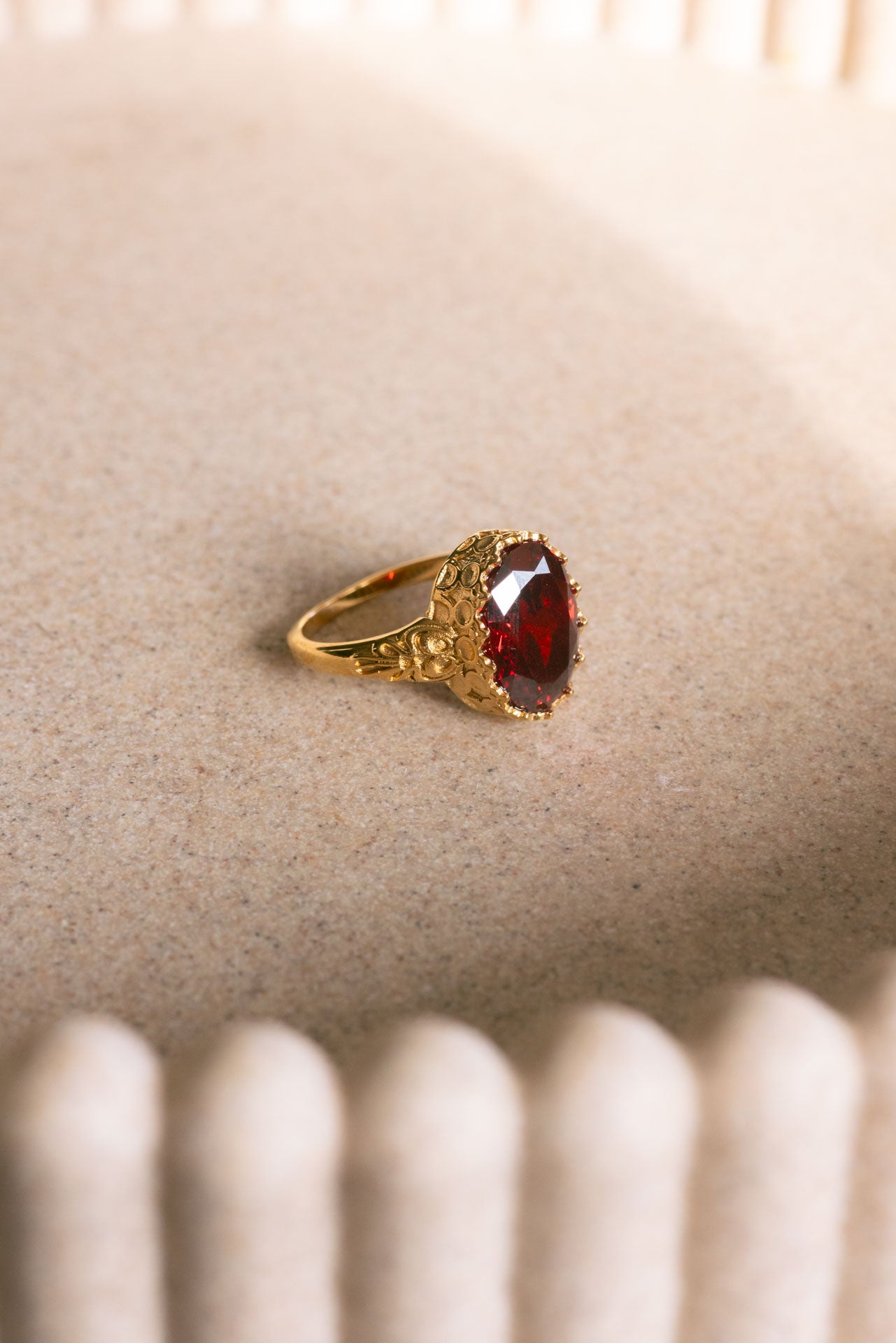 Rose vintage steen ring bordeaux